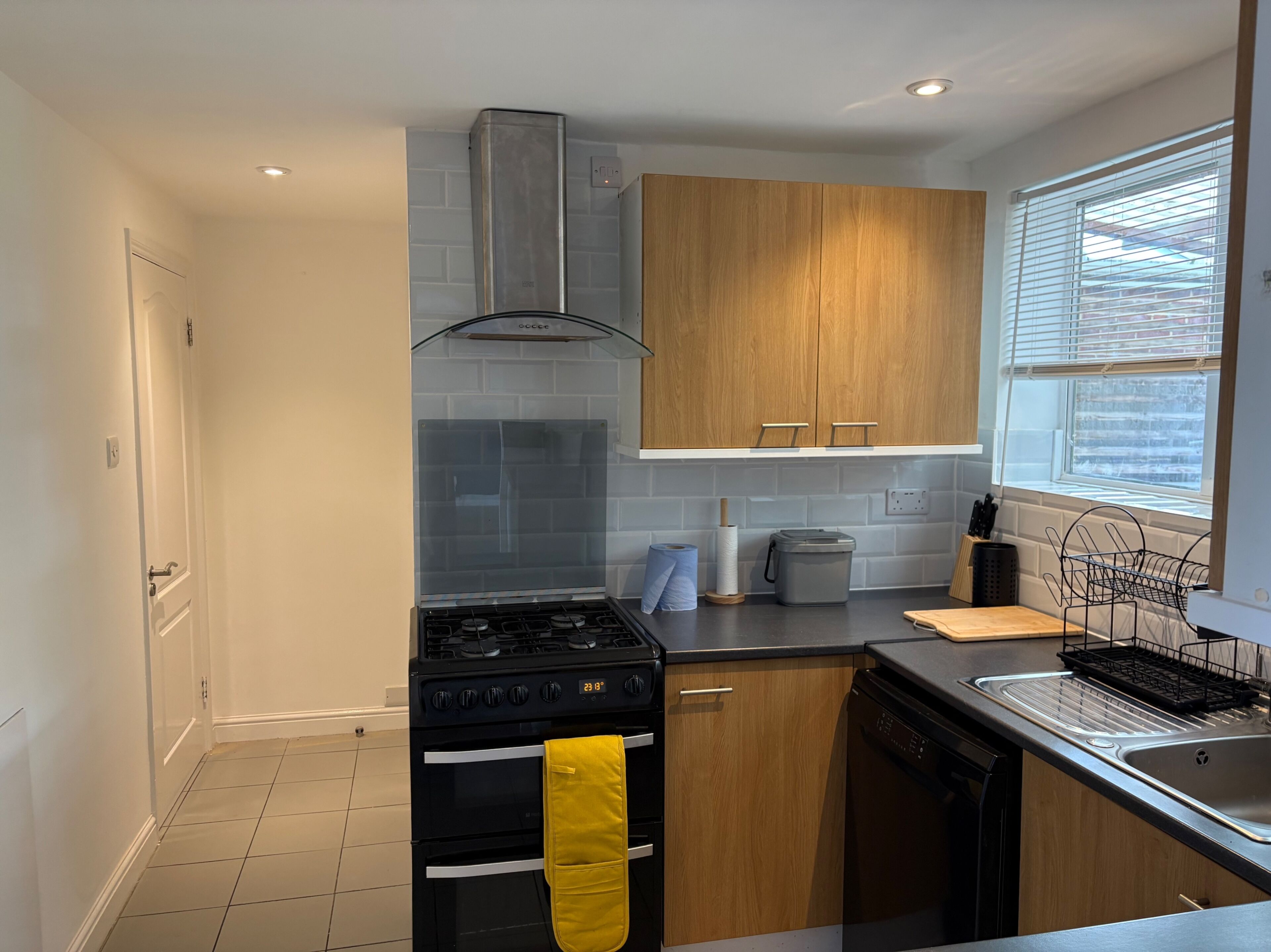 冰箱、微波炉、烤箱、炉灶