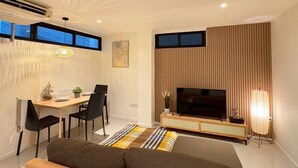 Living area - [NEW] Be Cozy Silom 2B 1-min to BTS & MRT (Bang Rak)