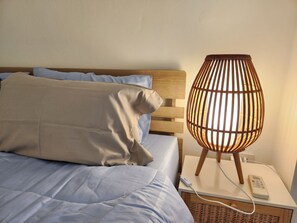 2 bedrooms, iron/ironing board, internet, bed sheets