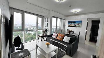 Family Condo, 1 Bedroom, Pool Access, Poolside | Living room | 32-inch Smart TV with digital channels