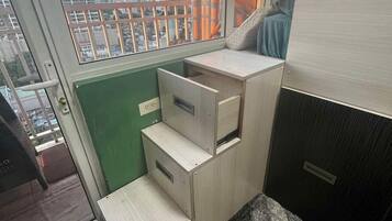 Individually decorated, individually furnished, laptop workspace