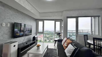 Family Condo, 1 Bedroom, Pool Access, Poolside | Living room | 32-inch Smart TV with digital channels