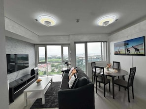 Appart'hôtel Familial, 1 chambre, accès piscine, en bord de piscine | Salle de séjour