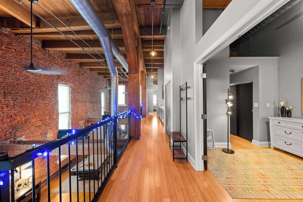 Interior - Two Story Penthouse - Walk to the Convention Ctr (Indianapolis)