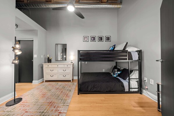 3 bedrooms, iron/ironing board, WiFi, bed sheets
