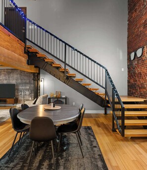 Interior - Two Story Penthouse - Walk to the Convention Ctr (Indianapolis)