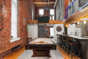 Games room - Two Story Penthouse - Walk to the Convention Ctr (Indianapolis)