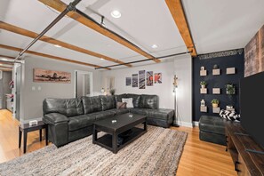 TV, offices - Two Story Penthouse - Walk to the Convention Ctr (Indianapolis)