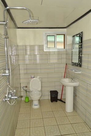 Toalhas de banho, papel higiênico