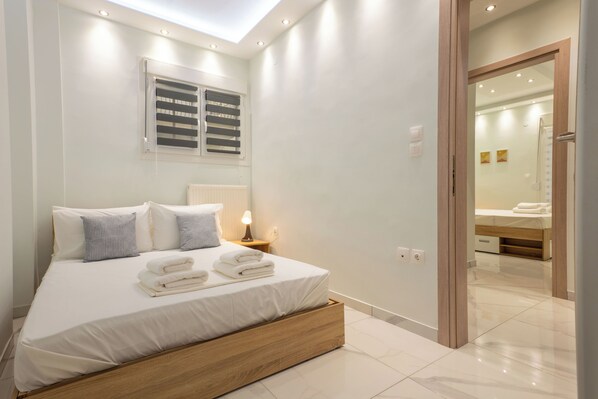 2 bedrooms, iron/ironing board, Internet, bed sheets