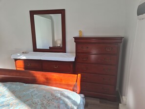 1 bedroom, desk, free WiFi, bed sheets