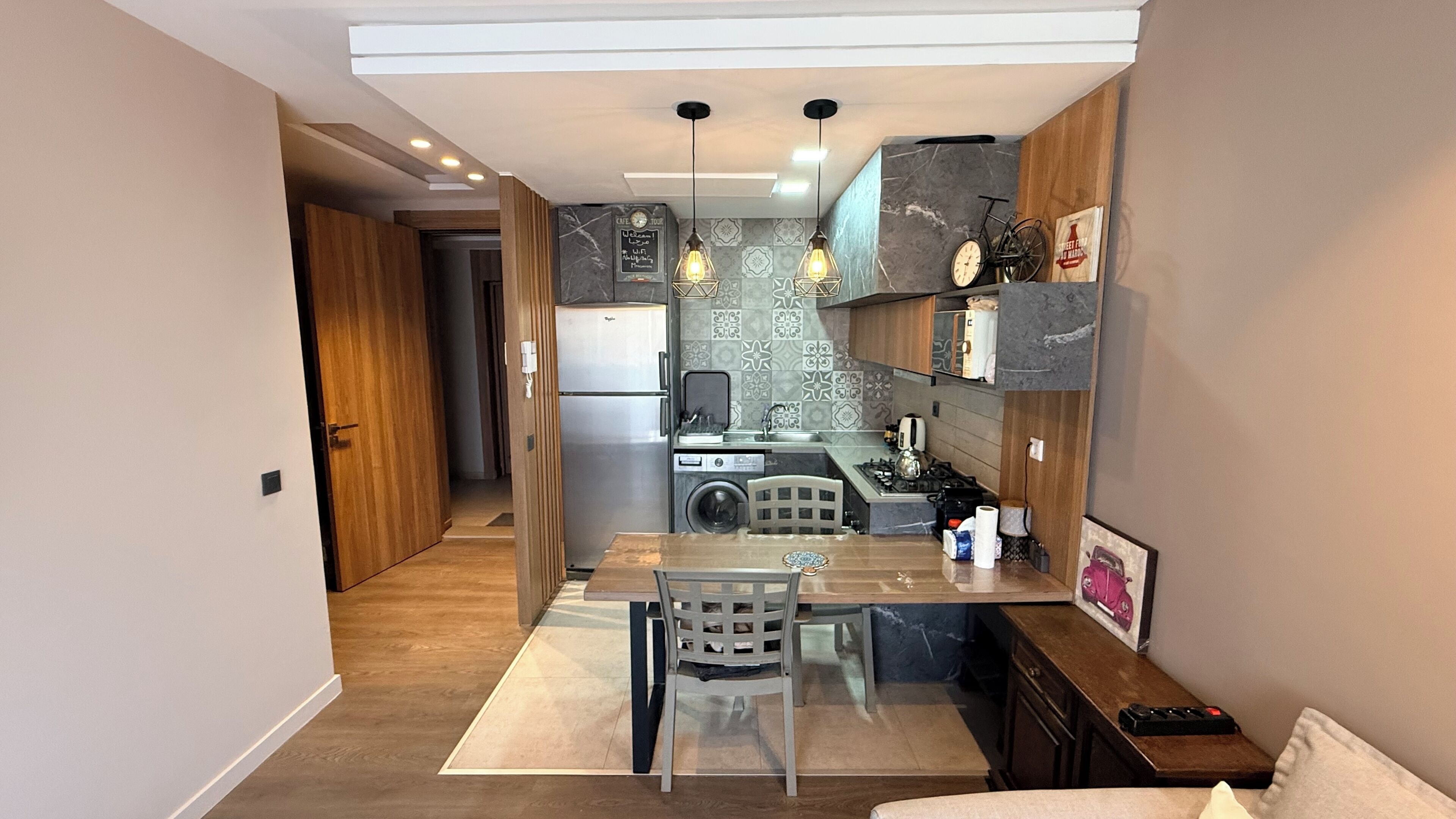 Réfrigérateur, micro-ondes, four, cafetière/bouilloire