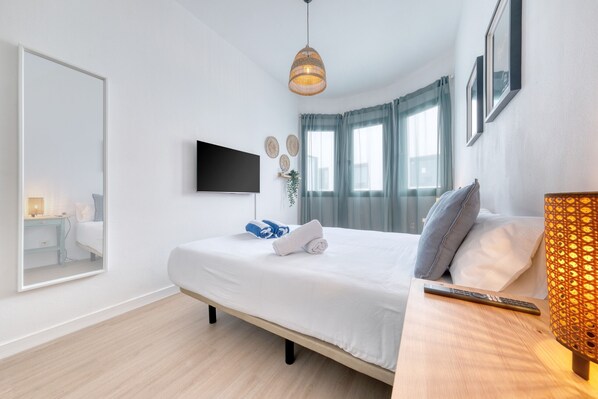 2 bedrooms, desk, iron/ironing board, travel cot