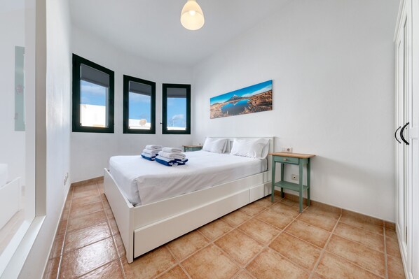 2 bedrooms, desk, iron/ironing board, travel crib