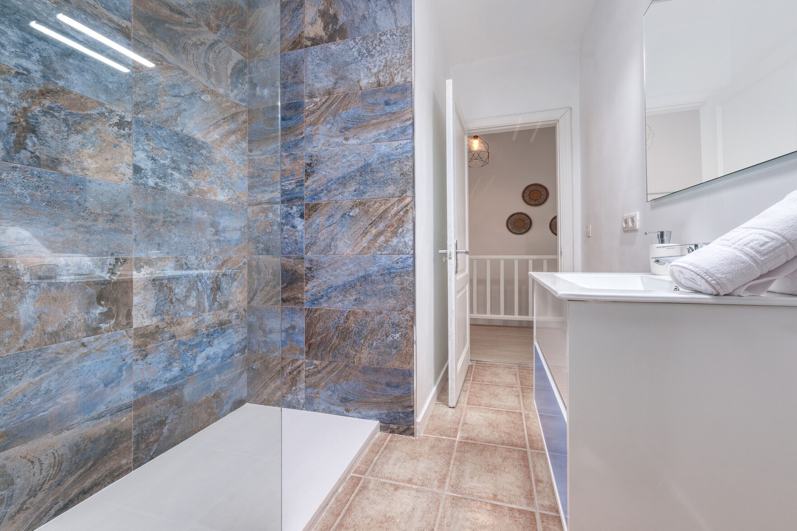 Dusche, Handtücher, Toilettenpapier