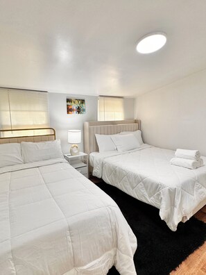 4 bedrooms, iron/ironing board, WiFi, bed sheets