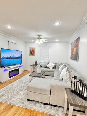 Télévision, cheminée