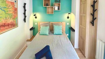 2 slaapkamers, een bureau, een strijkplank/strijkijzer, wifi