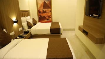 In-room safe, soundproofing, iron/ironing board, free WiFi