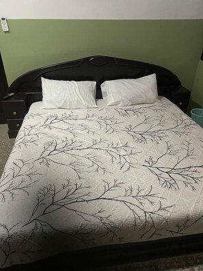 Double Room, 1 Queen Bed | Desk, free WiFi