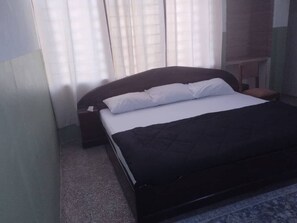 Double Room, 1 King Bed | Desk, free WiFi