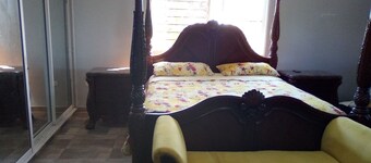 Welcoming 3-bedroom house,  Great for family or couple  Luxurious/affordable.