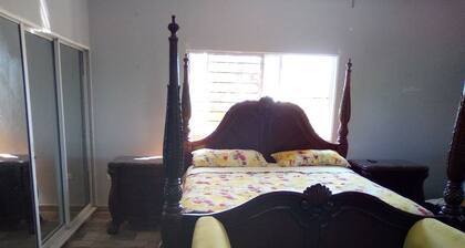 Welcoming 3-bedroom house, Great for family or couple Luxurious/affordable.