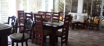 Welcoming 3-bedroom house,  Great for family or couple  Luxurious/affordable.