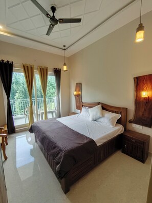 Family Double Room, Balcony | In-room safe, laptop workspace, blackout drapes, soundproofing
