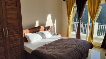 In-room safe, laptop workspace, blackout drapes, soundproofing