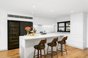 Mikrowelle, Herdplatte, Geschirrspüler