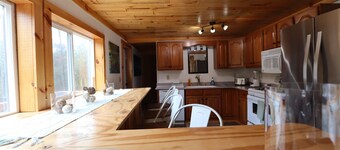 Hot Tub! Secluded Stargazing Hideaway