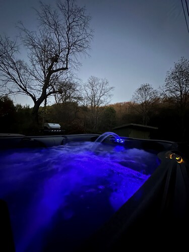 Aurora - Secluded Stargazing Hideaway Hot Tub!