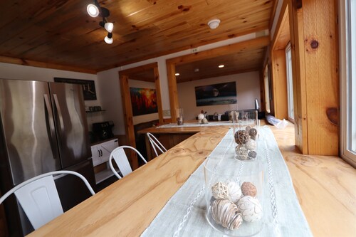 Stargazer Cabin w/ Hot Tub