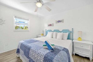 2 bedrooms, desk, iron/ironing board, travel cot - Cottage - 2 Bedroom - Heated Pool 1 Block to Beach (Fort Myers Beach)