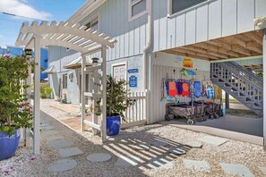 Property grounds - Sand Dollar - sleeps 5 - Pool - 1 Block to Beach (Fort Myers Beach)