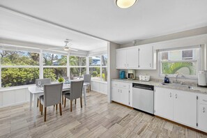 Fridge, microwave, oven, stovetop - Sand Dollar - sleeps 5 - Pool - 1 Block to Beach (Fort Myers Beach)