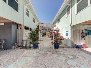 Property grounds - Sand Dollar - sleeps 5 - Pool - 1 Block to Beach (Fort Myers Beach)