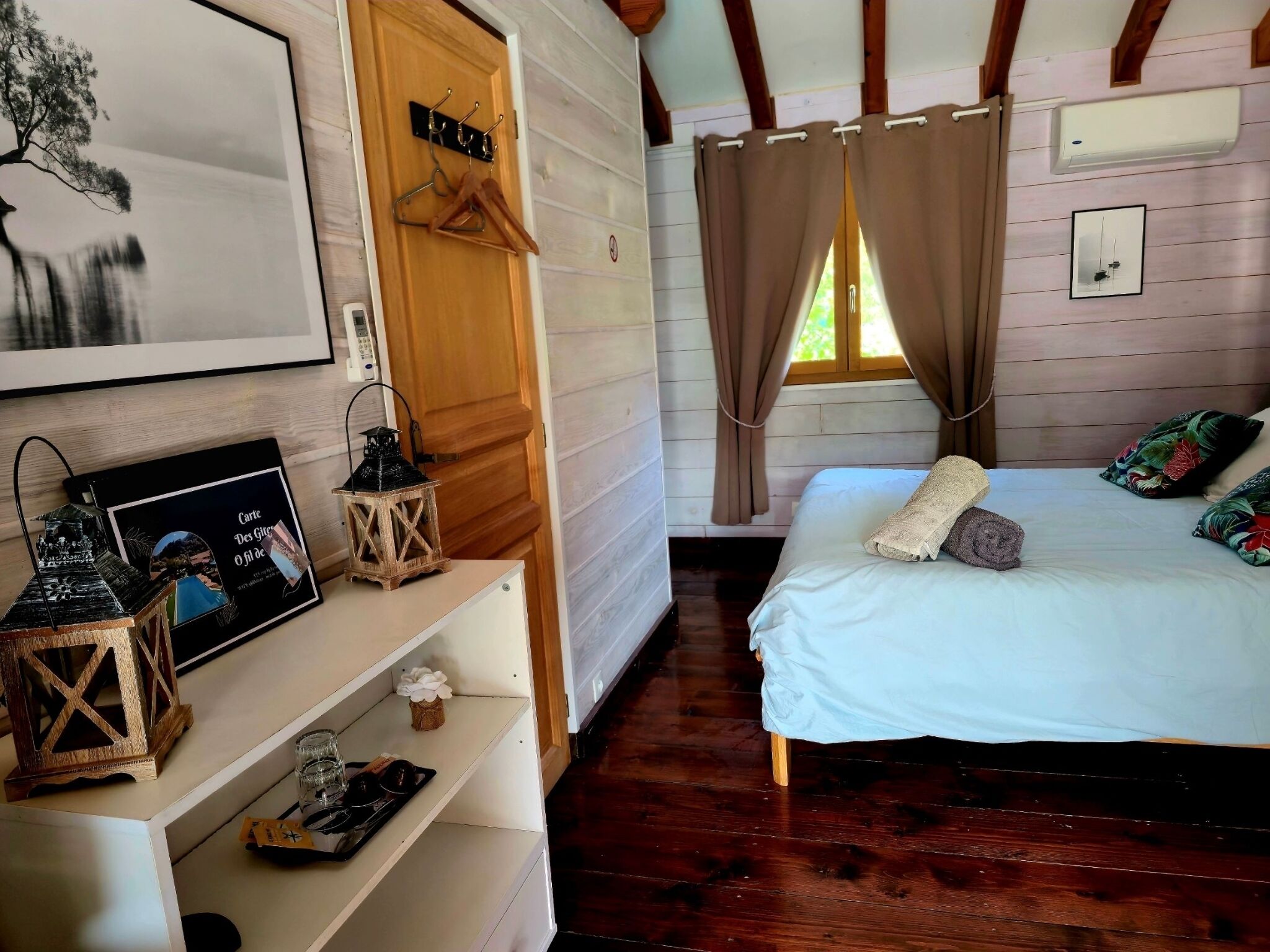 Habitación triple Confort, vistas a la piscina | Wifi gratis y accesible en silla de ruedas