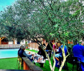 Daily continental breakfast (EUR 12 per person)