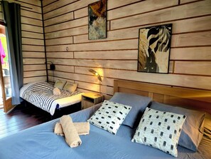 Chambre triple classique, vue sur le jardin | Accès au Wi-Fi (inclus), accessible en fauteuil roulant
