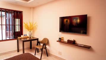 Deluxe Double Room | Living area