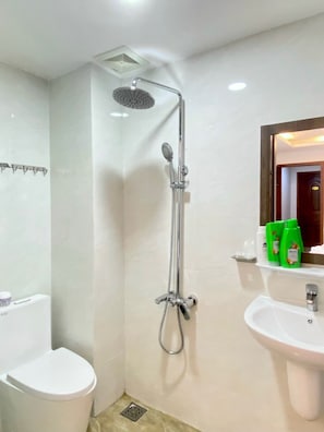 Deluxe Double Room | Bathroom