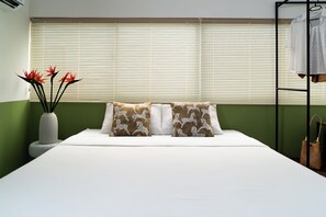 Superior Double Room | Desk, laptop workspace, soundproofing, free WiFi - Haha House (Ho Chi Minh City)