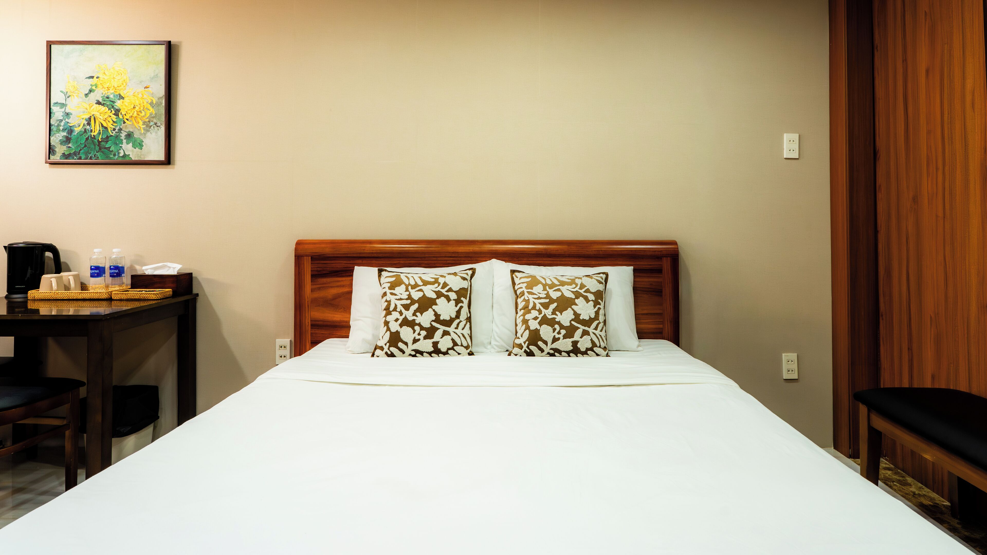 Standard Double Room | Desk, laptop workspace, soundproofing, free WiFi