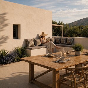 Outdoor dining - Mitos Ultimate Escape Villa (Naxos)