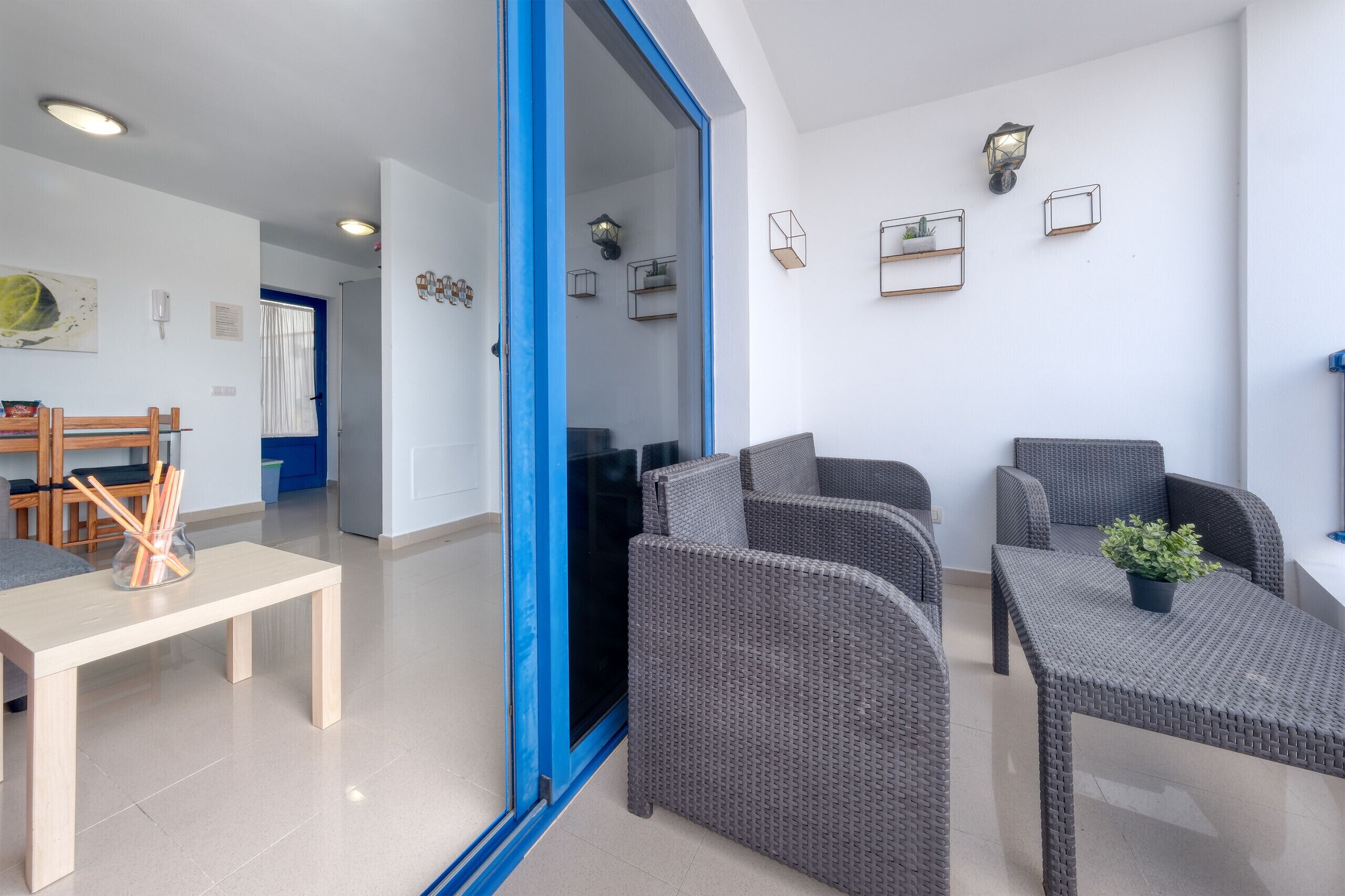 المنشأة من الداخل