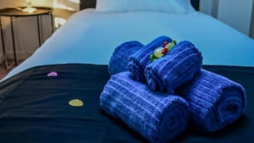 3 makuuhuonetta, silitysrauta/-lauta, vuodevaatteet