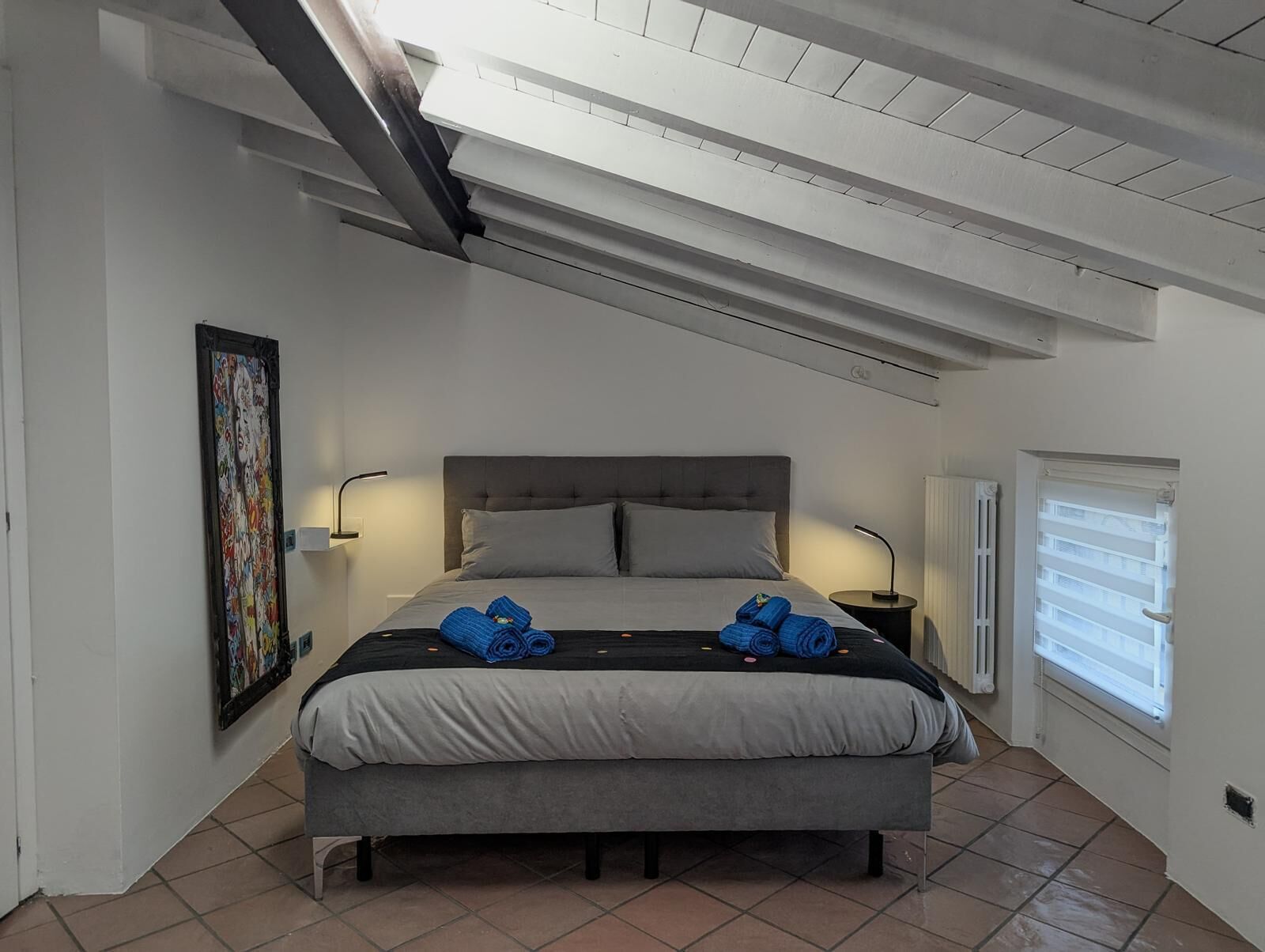 3 makuuhuonetta, silitysrauta/-lauta, vuodevaatteet