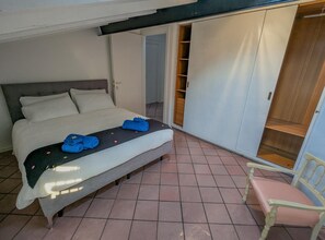 3 bedrooms, iron/ironing board, bed sheets